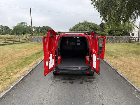Ford Transit Courier TDCi Leader - U105