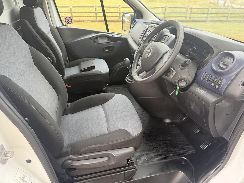 Vauxhall Vivaro CDTi 2900 BiTurbo ecoTEC - U122