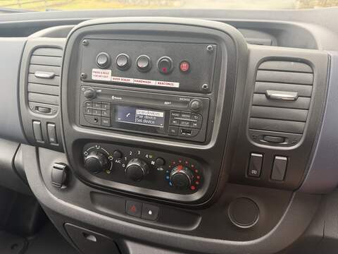 Vauxhall Vivaro CDTi 2900 BiTurbo ecoTEC - U122