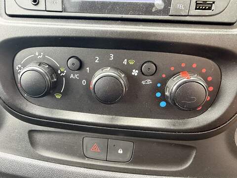 Vauxhall Vivaro CDTi 2900 BiTurbo ecoTEC - U122