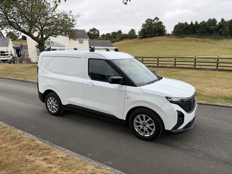 Ford Transit Courier EcoBoost Limited - U124