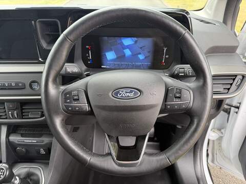 Ford Transit Courier EcoBoost Limited - U124