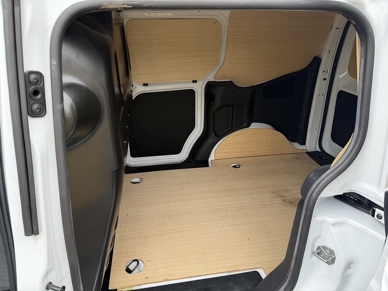 Ford Transit Courier EcoBoost Limited - U124