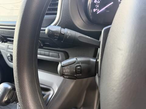 Vauxhall Vivaro Turbo D 2900 Pro - U128