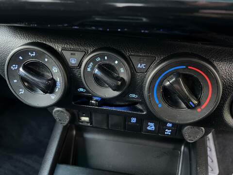 Toyota Hilux D-4D Icon - U19