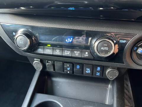 Toyota Hilux D-4D Invincible - U20
