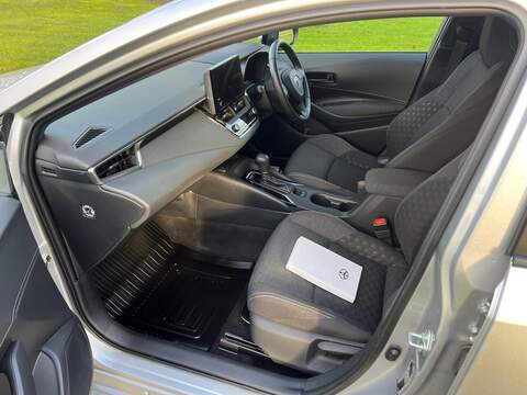 Toyota Corolla VVT-h - U27