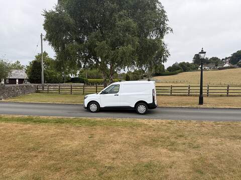 Ford Transit Courier EcoBoost Leader - U30