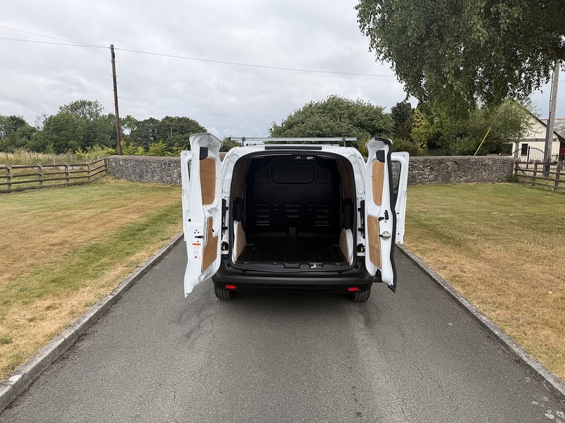 Ford Transit Courier EcoBoost Leader - U30
