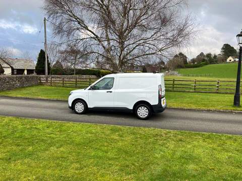 Ford Transit Courier EcoBoost Leader - U30