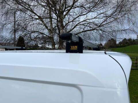 Ford Transit Courier EcoBoost Leader - U30