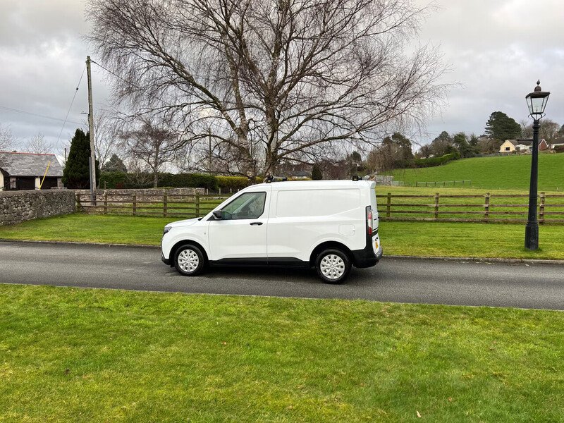 Ford Transit Courier EcoBoost Leader - U31
