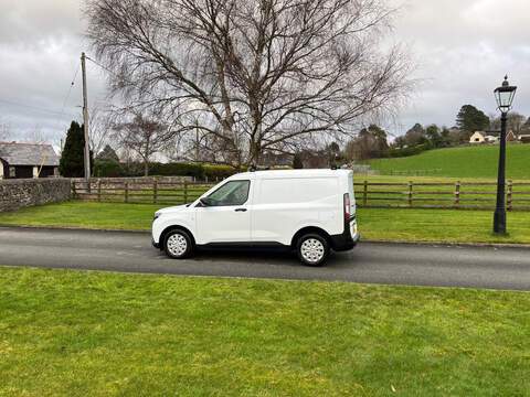 Ford Transit Courier EcoBoost Leader - U31
