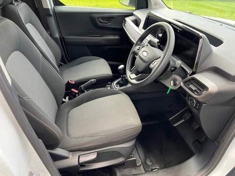 Ford Transit Courier EcoBoost Leader - U31