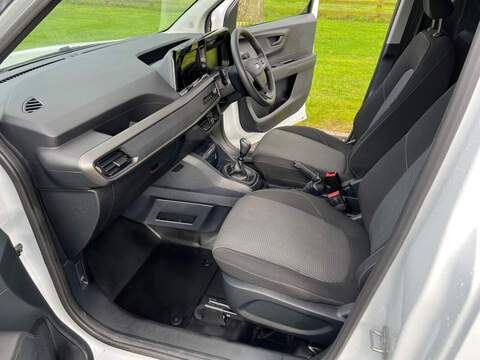 Ford Transit Courier EcoBoost Leader - U31