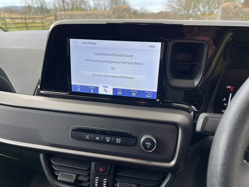 Ford Transit Courier EcoBoost Leader - U31