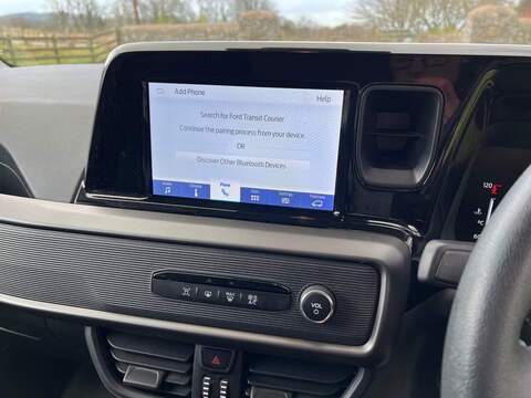 Ford Transit Courier EcoBoost Leader - U31