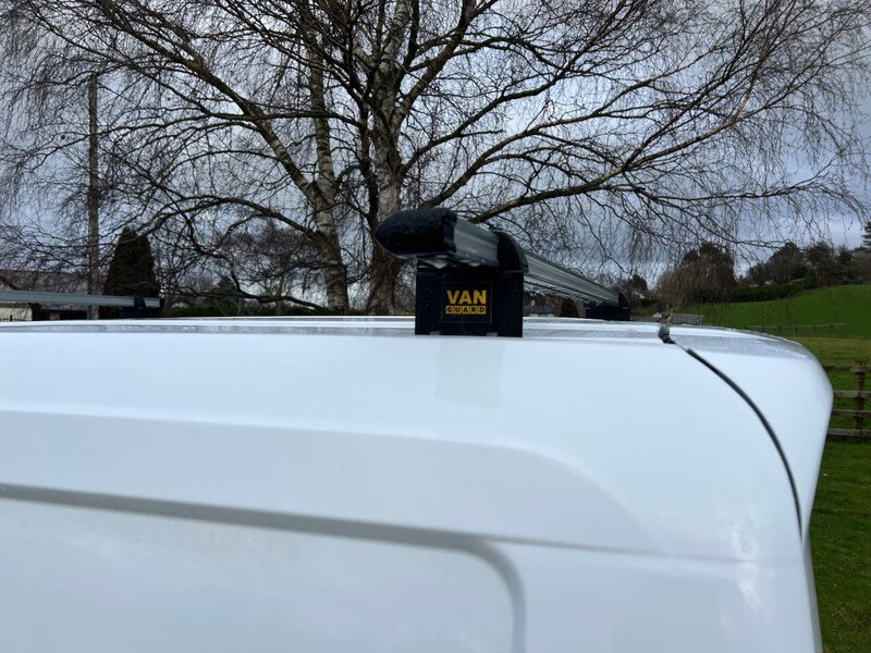 Ford Transit Courier EcoBoost Leader - U31