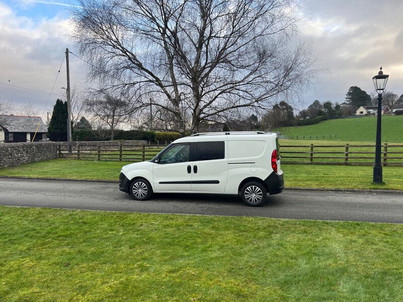 Vauxhall Combo 2300 L2h1 Cdti - U38