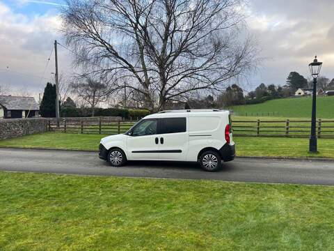 Vauxhall Combo 2300 L2h1 Cdti - U38