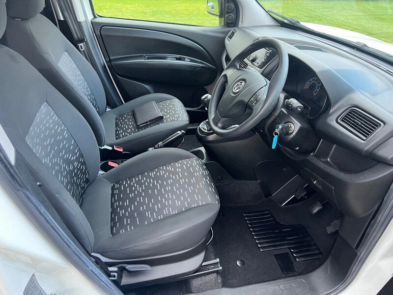 Vauxhall Combo 2300 L2h1 Cdti - U38