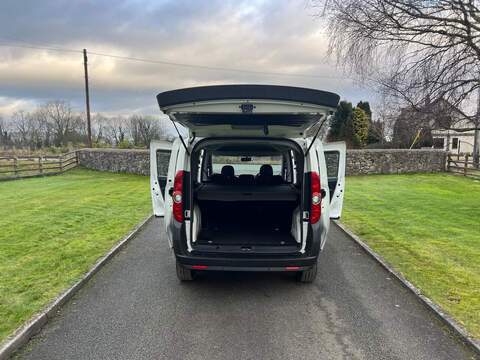 Vauxhall Combo 2300 L2h1 Cdti - U38