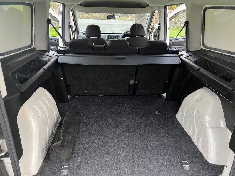 Vauxhall Combo 2300 L2h1 Cdti - U38