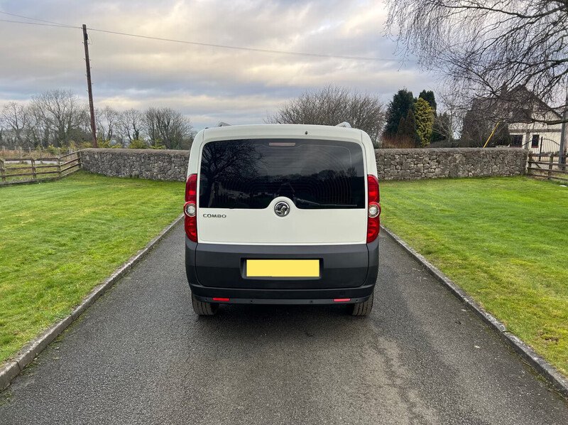 Vauxhall Combo 2300 L2h1 Cdti - U38