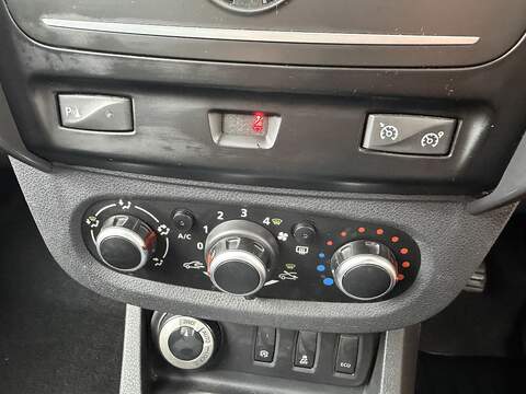Dacia Duster dCi Laureate 4X4 - U48