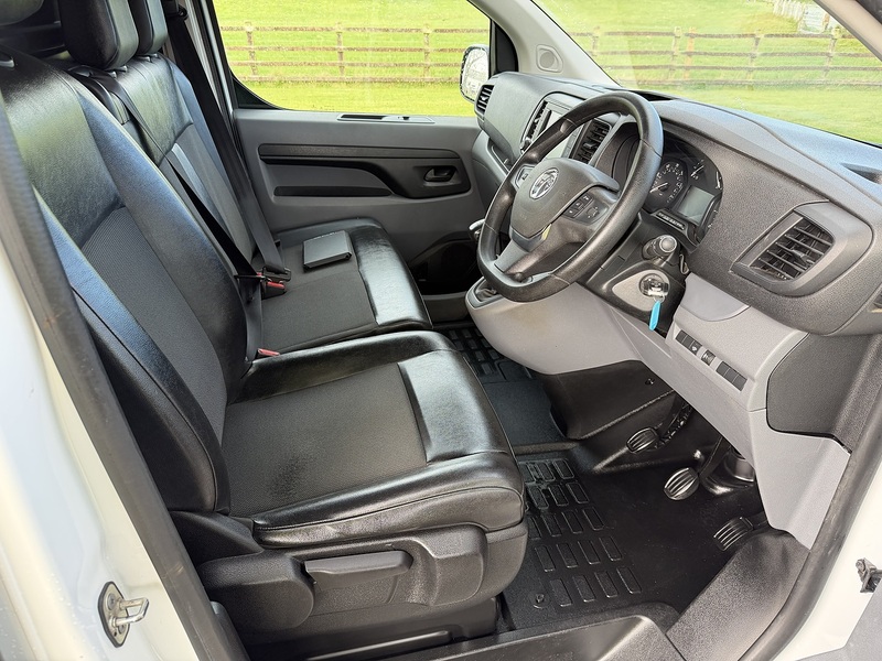 Vauxhall Vivaro Turbo D 3100 Dynamic - U56