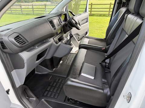 Vauxhall Vivaro Turbo D 3100 Dynamic - U56