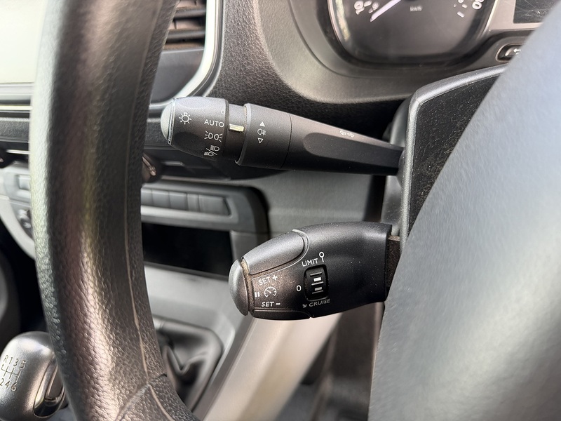Vauxhall Vivaro Turbo D 3100 Dynamic - U56