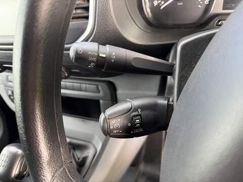 Vauxhall Vivaro Turbo D 3100 Dynamic - U56