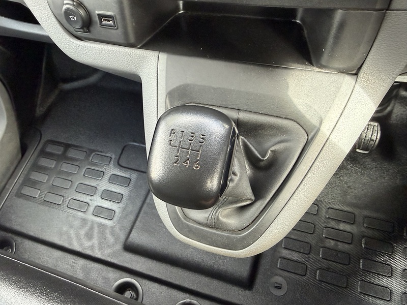 Vauxhall Vivaro Turbo D 3100 Dynamic - U56