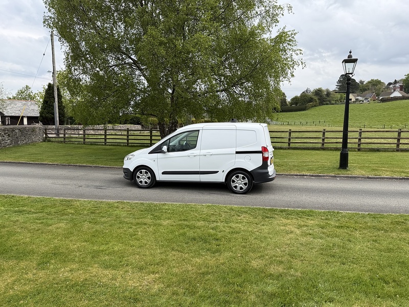 Ford Transit Courier EcoBoost Trend - U69
