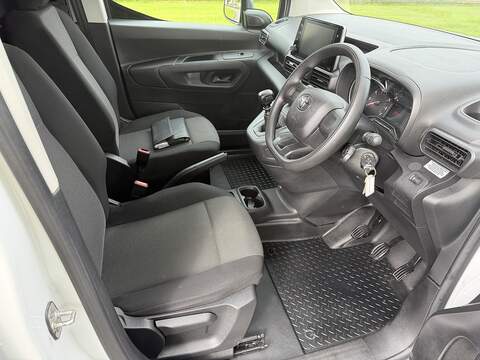 Toyota PROACE CITY BlueHDi Active - U83