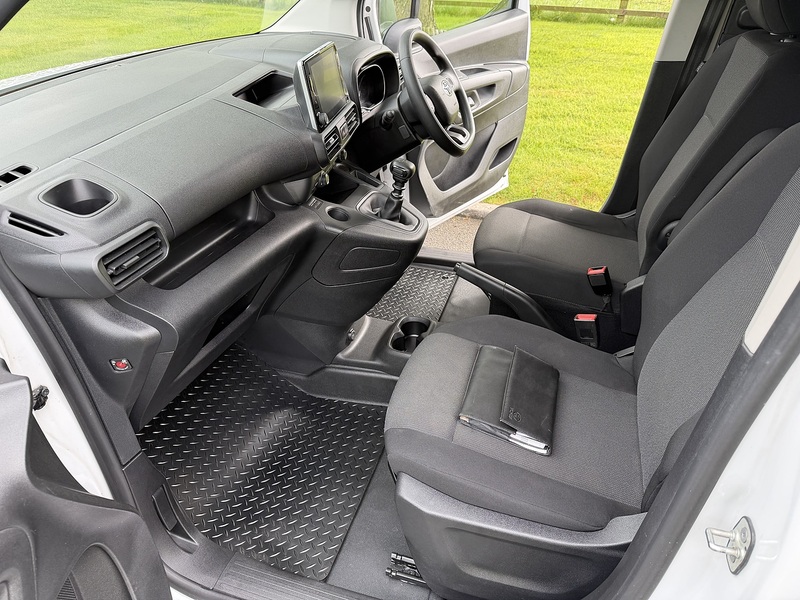 Toyota PROACE CITY BlueHDi Active - U83