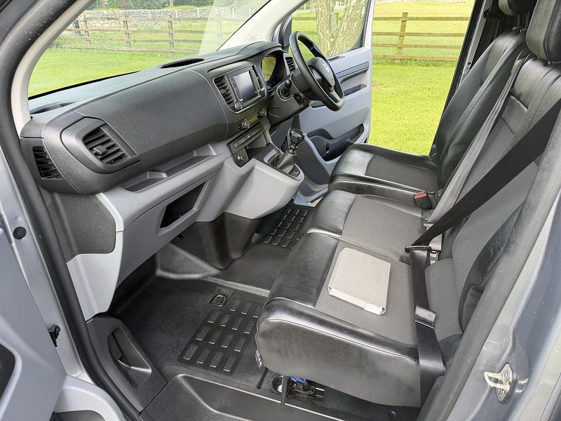 Vauxhall Vivaro Turbo D 3100 Sportive - U88