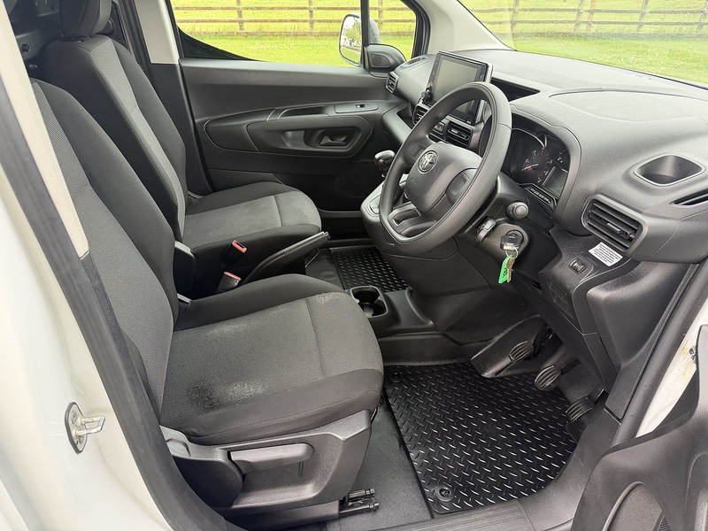 Toyota PROACE CITY BlueHDi Active - U95
