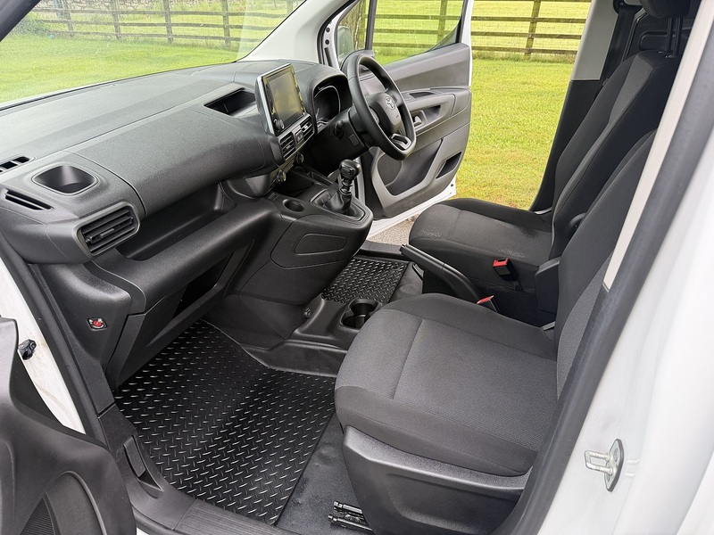 Toyota PROACE CITY BlueHDi Active - U95
