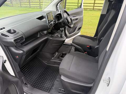 Toyota PROACE CITY BlueHDi Active - U95
