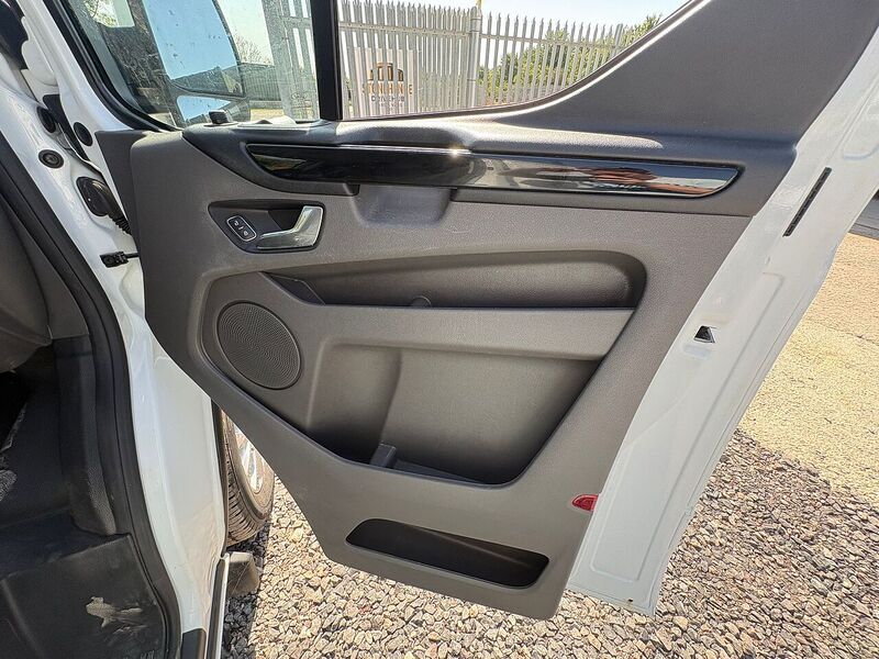 Ford Transit Custom 2.0 300 EcoBlue Limited Panel Van 5dr Diesel Manual L2 H1 Euro 6 (s/s) (130 ps) - U16