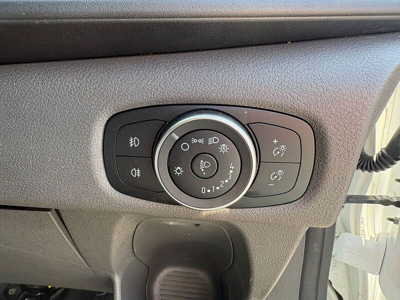 Ford Transit Custom 2.0 300 EcoBlue Limited Panel Van 5dr Diesel Manual L2 H1 Euro 6 (s/s) (130 ps) - U16