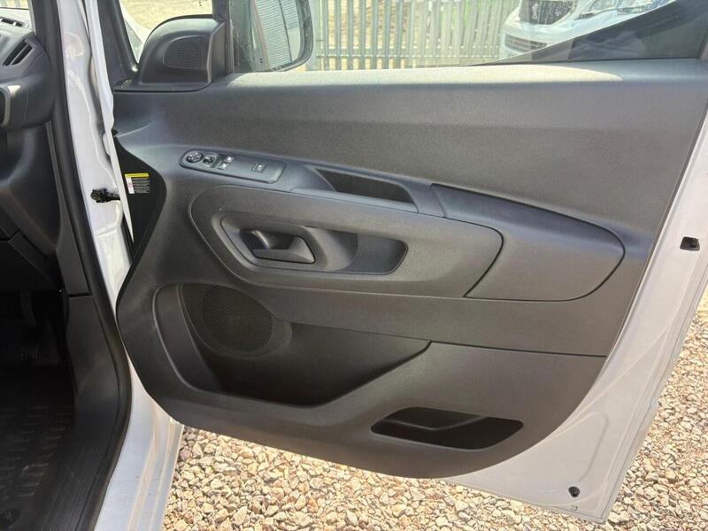 VAUXHALL COMBO COMBO L1 H1 1.5 Turbo D 2300 Pro - U20