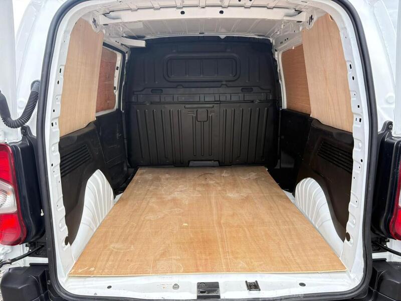 VAUXHALL COMBO COMBO 1.5 Turbo D 2000 Dynamic - U21