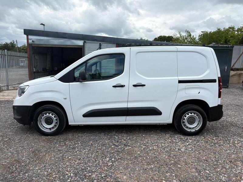 VAUXHALL COMBO COMBO 1.5 Turbo D 2000 Dynamic - U21