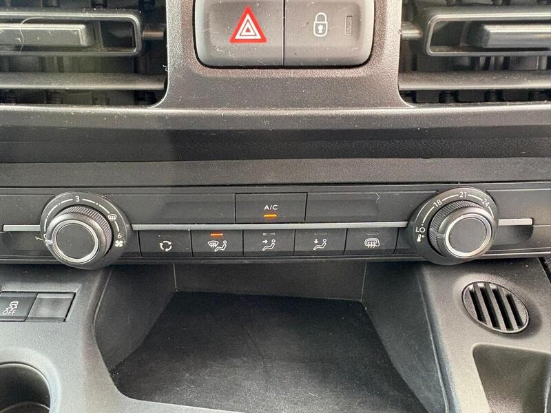 VAUXHALL COMBO COMBO 1.5 Turbo D 2000 Dynamic - U21
