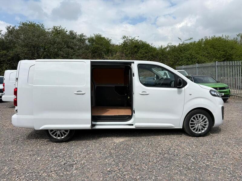 VAUXHALL VIVARO VIVARO L2H1 1.5 Turbo D 2900 Pro - U22