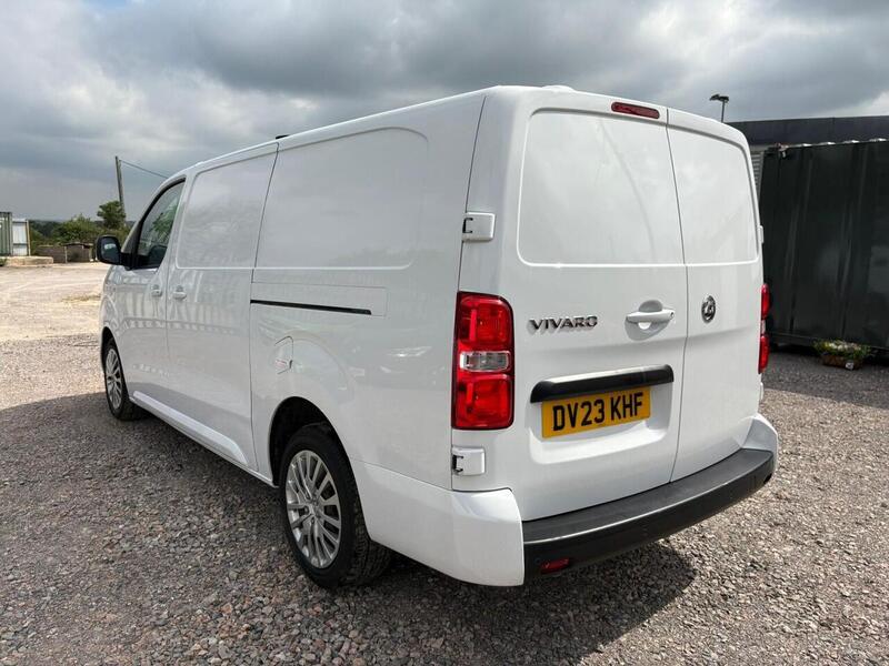VAUXHALL VIVARO VIVARO L2H1 1.5 Turbo D 2900 Pro - U22