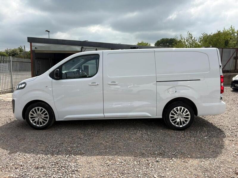 VAUXHALL VIVARO VIVARO L2H1 1.5 Turbo D 2900 Pro - U22